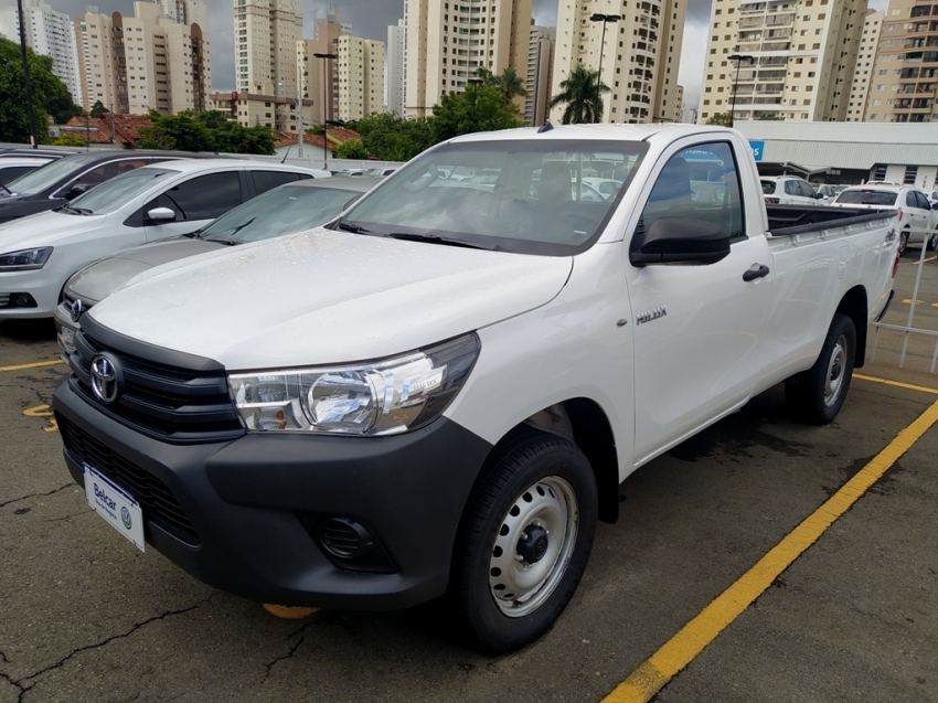 TOYOTA Hilux Cabine Simples 2.8 4X4